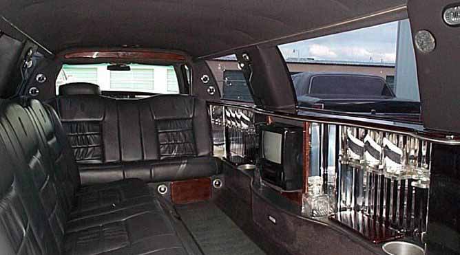 Petaluma 10 Passenger Limousine
