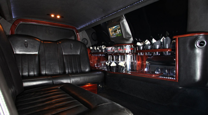 8 Passenger Limo Petaluma