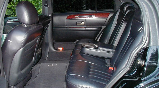 Petaluma Lincoln Town Car Sedan