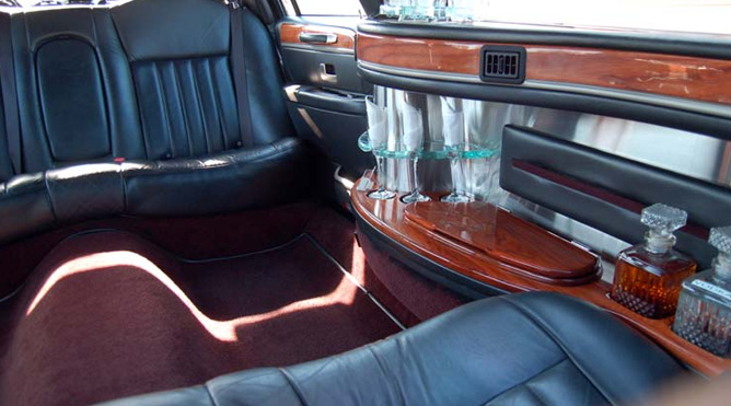 6 passenger Limo Petaluma